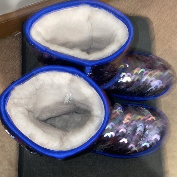 Uggs Metalic Blue Sequin Short Shearling Boots Sz 6 - Picture 10 of 15